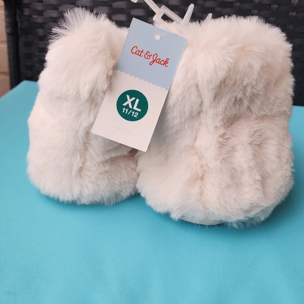 Nwt Kids Fluffy Fur Cream Slippers